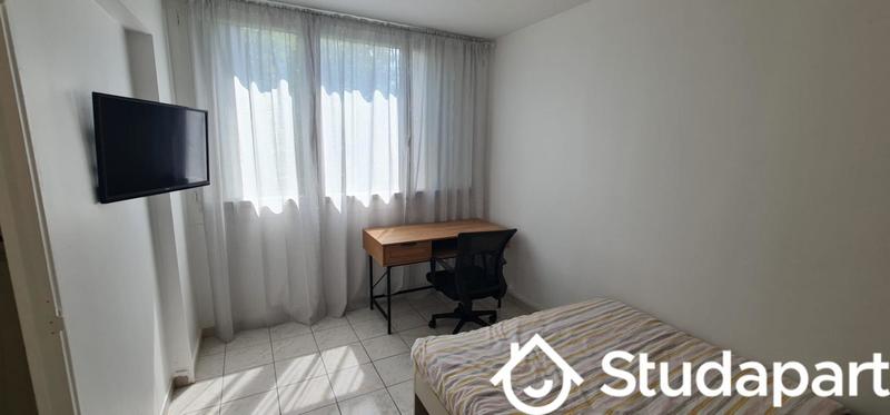 Chambre - 13 m² - 1 pièce