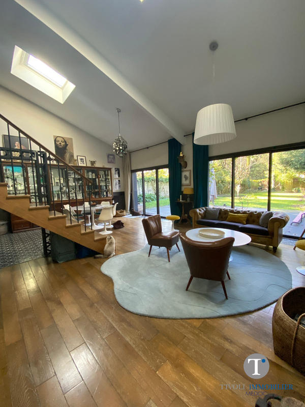 Maison - 198 m² - 8 pièces