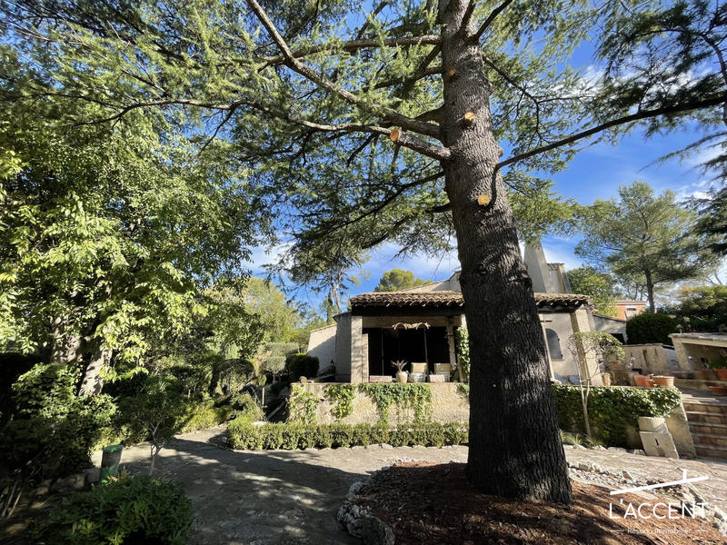 Villa - 239 m² - 7 pièces