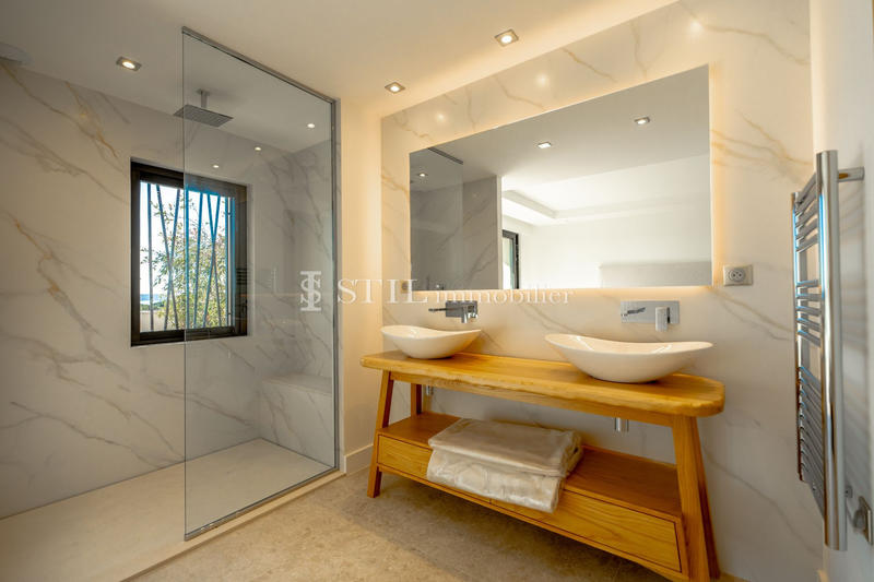 Villa - 370 m² - 6 pièces