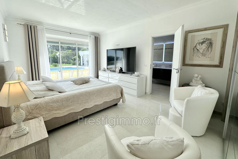 Maison - 280 m² - 8 pièces