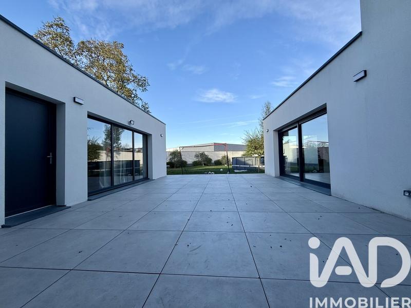 Maison - 235 m² - 8 pièces