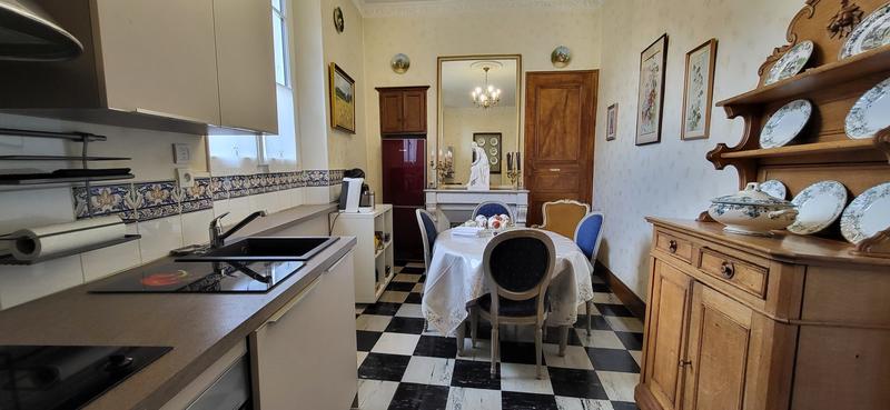 Maison - 200 m² - 8 pièces