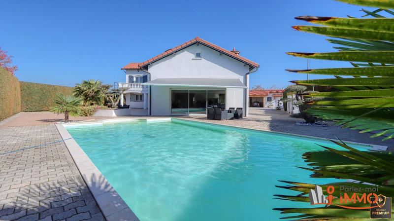 Maison - 280 m² - 8 pièces