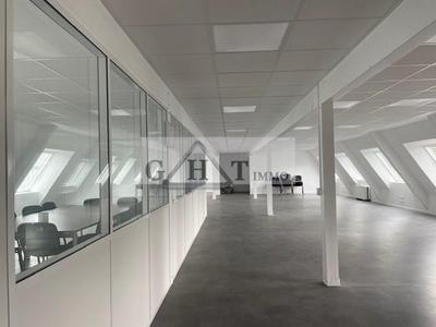Entrepôt - 2 425 m²