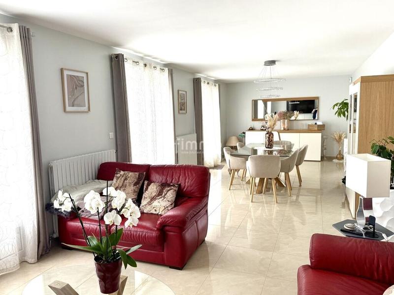 Maison - 177 m² - 8 pièces