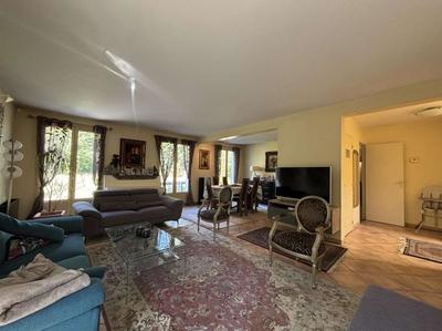 Maison - 210 m² - 7 pièces