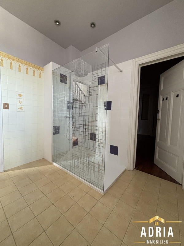 Maison - 323 m² - 10 pièces