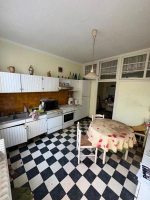 Maison - 890 m² - 10 pièces