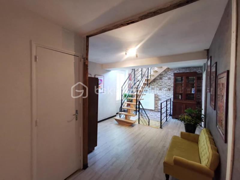 Maison - 212 m² - 7 pièces