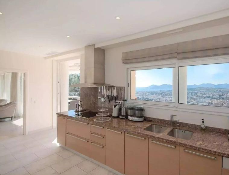 Villa - 330 m² - 7 pièces