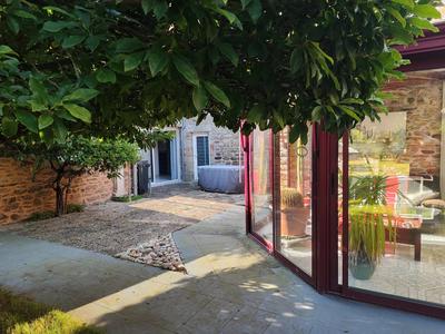 Maison traditionnelle - 225 m² - 7 pièces