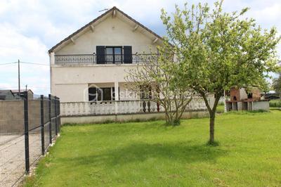 Maison - 238 m² - 13 pièces