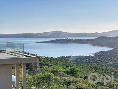 Maison - 225 m² - 7 pièces