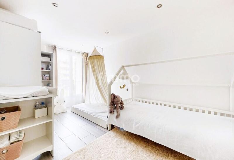 Appartement - 82 m² - 4 pièces