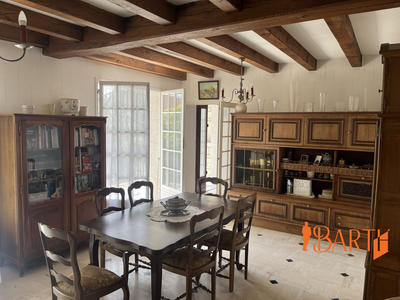 Maison traditionnelle - 179 m² - 6 pièces