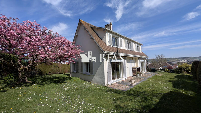 Maison traditionnelle - 140 m² - 5 pièces