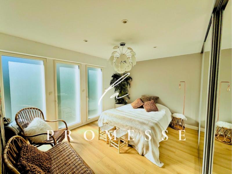 Villa - 301 m² - 9 pièces