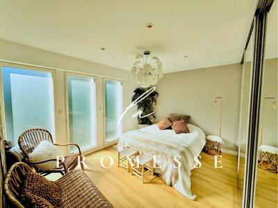 Villa - 301 m² - 9 pièces