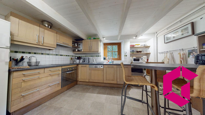 Maison - 270 m² - 8 pièces