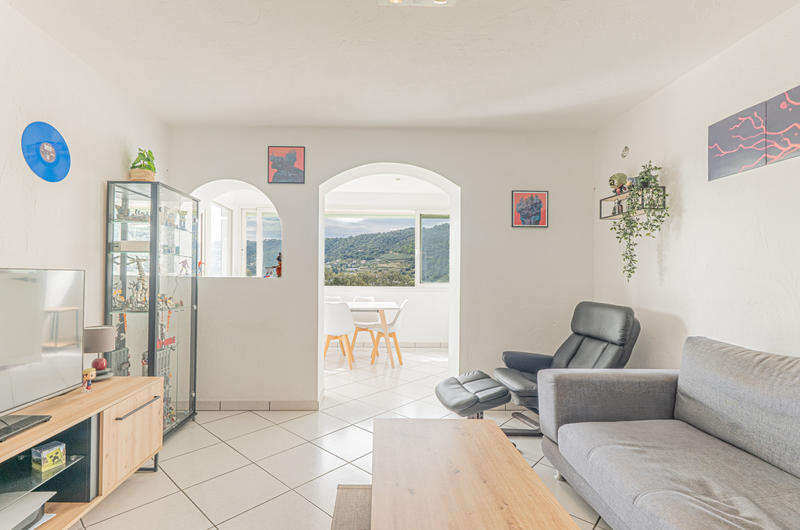 Maison - 205 m² - 9 pièces