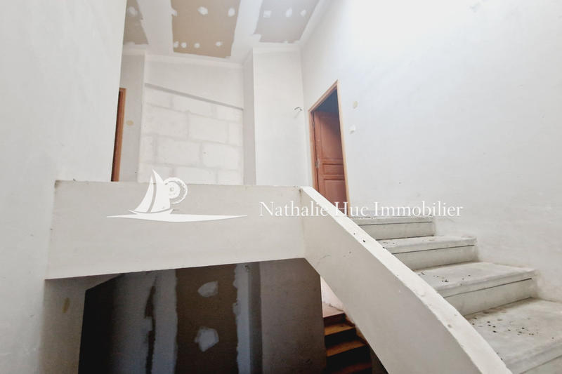 Maison - 300 m² - 9 pièces