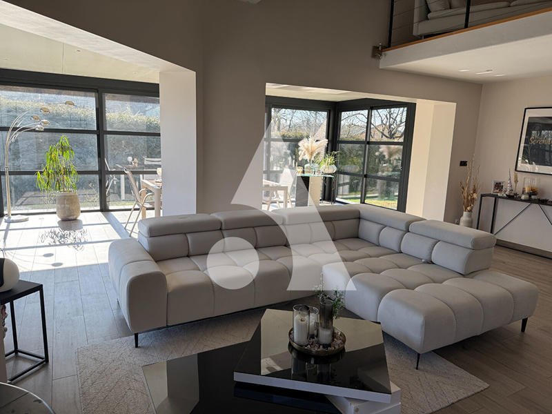 Villa - 185 m² - 6 pièces