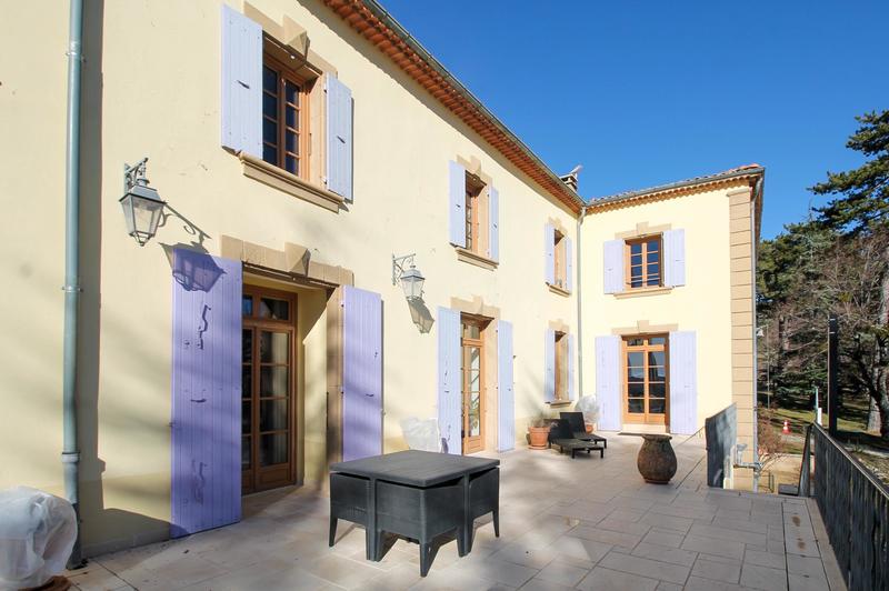 Appartement - 140 m² - 6 pièces