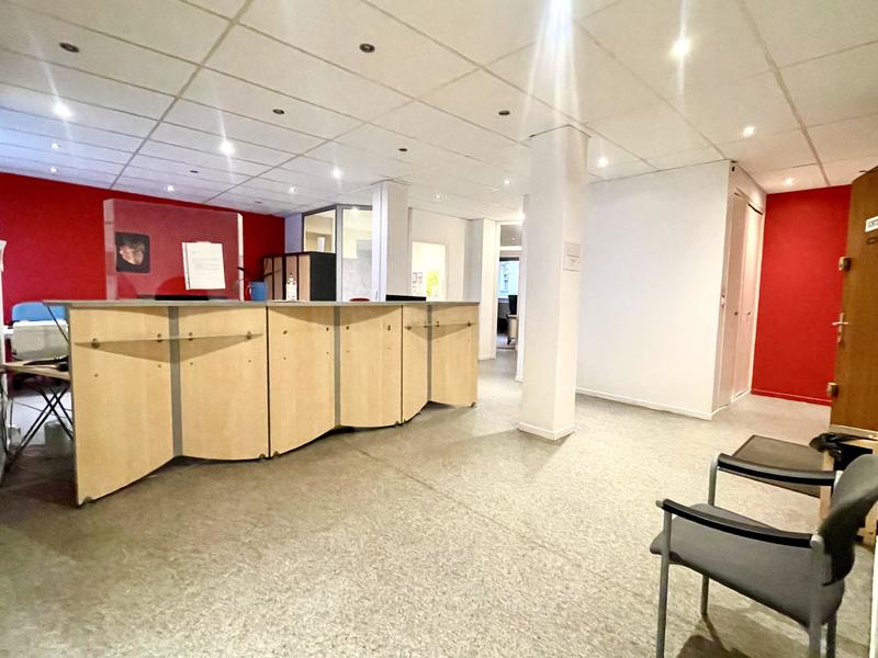 Local commercial - 215 m² - 10 pièces
