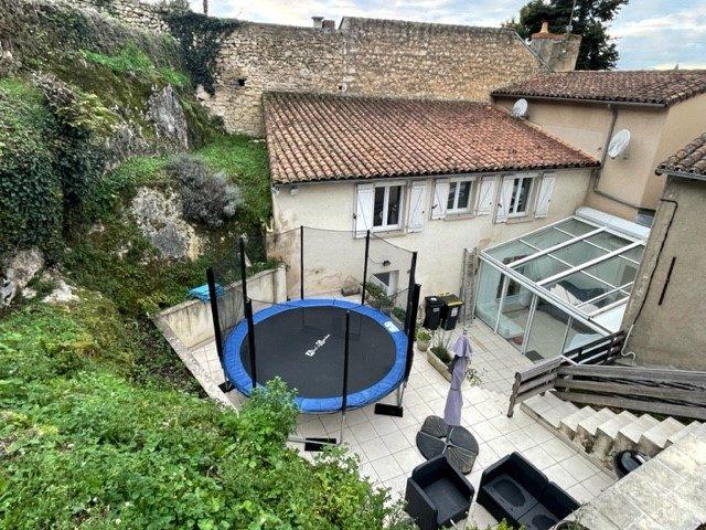 Maison - 185 m² - 8 pièces