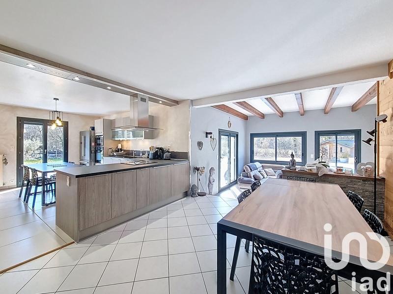 Maison - 198 m² - 9 pièces