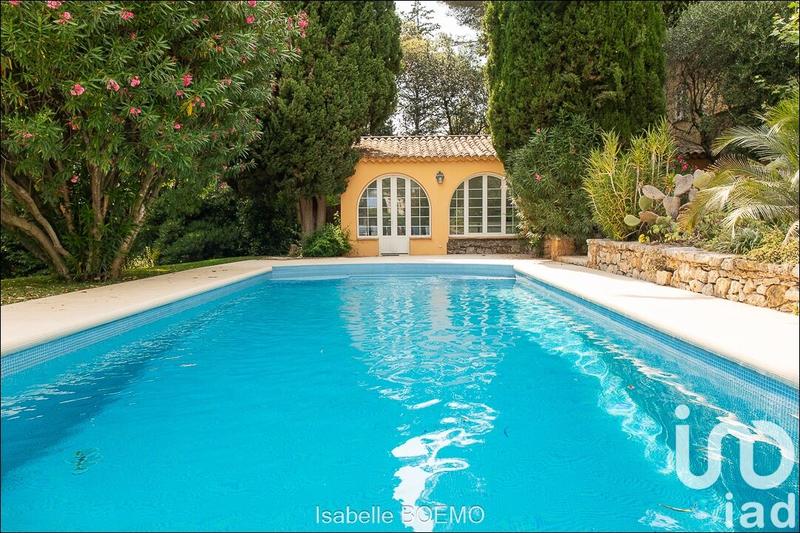 Maison - 360 m² - 9 pièces