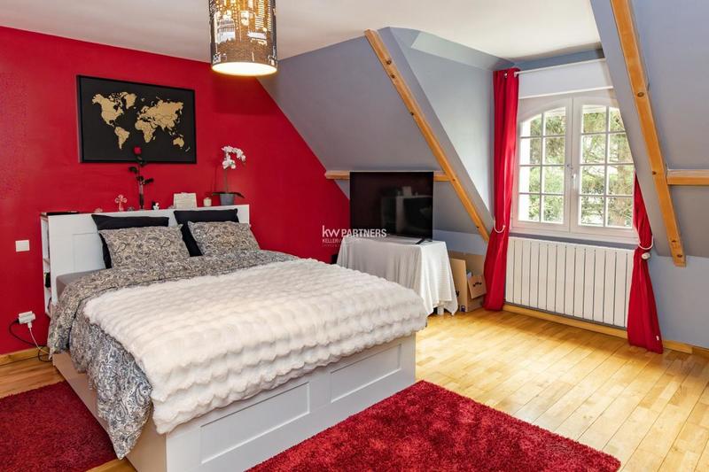 Maison - 230 m² - 8 pièces