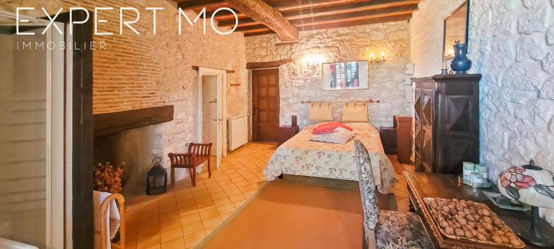 Maison - 250 m² - 7 pièces