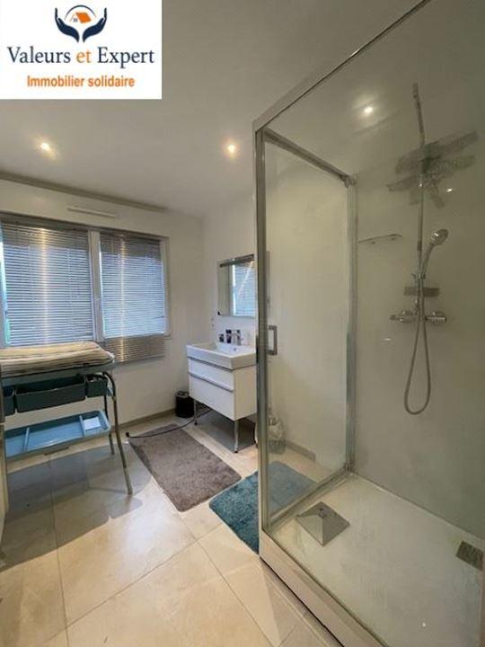 Maison traditionnelle - 190 m² - 7 pièces