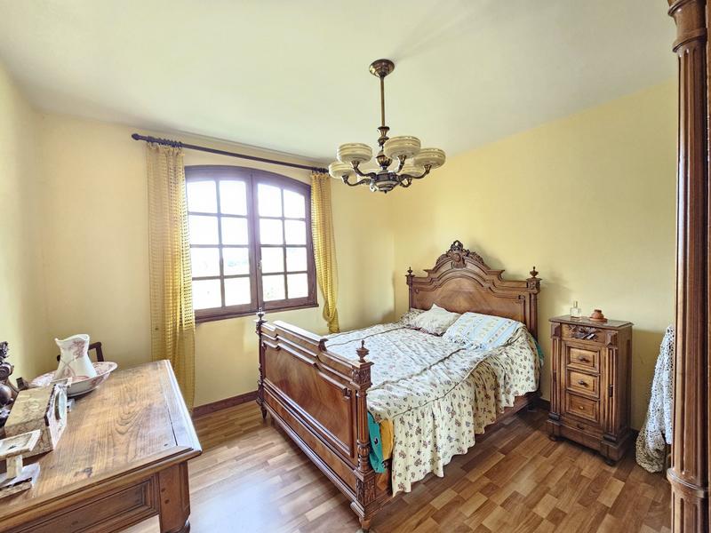 Maison - 236 m² - 7 pièces