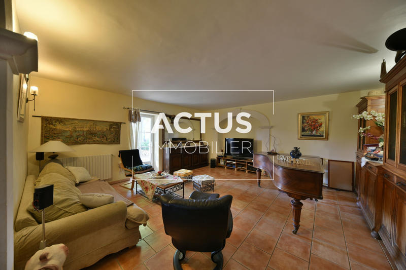 Maison - 450 m² - 12 pièces