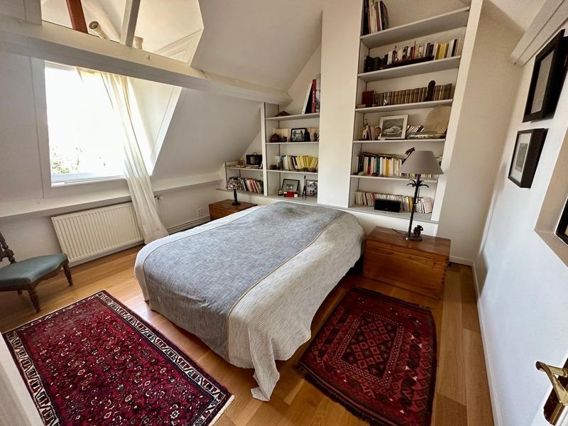 Maison - 330 m² - 11 pièces