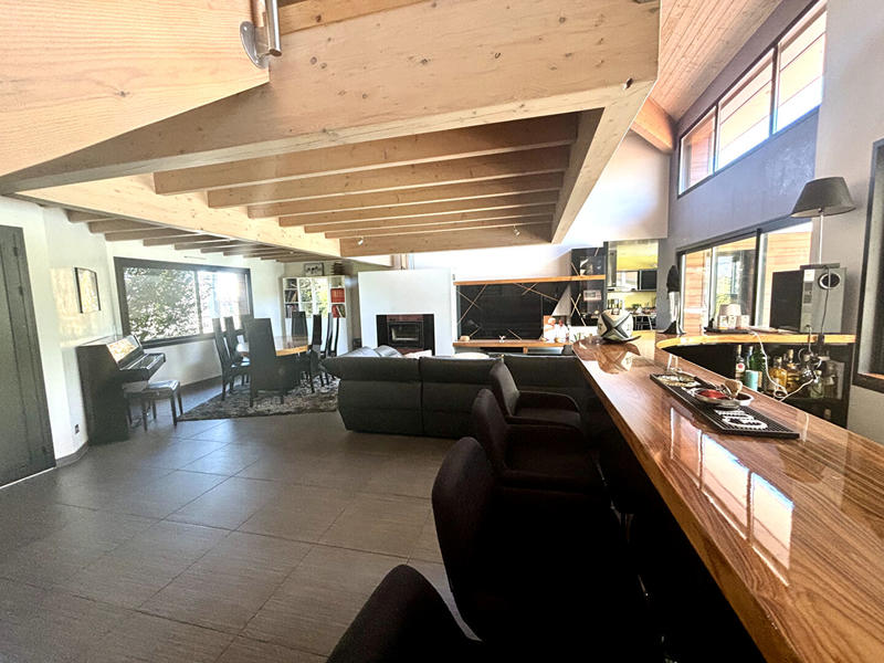 Maison - 250 m² - 5 pièces