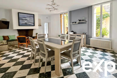 Maison - 213 m² - 7 pièces