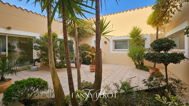 Maison - 220 m² - 6 pièces