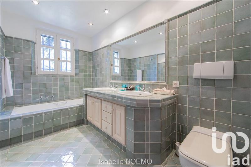 Maison - 360 m² - 9 pièces