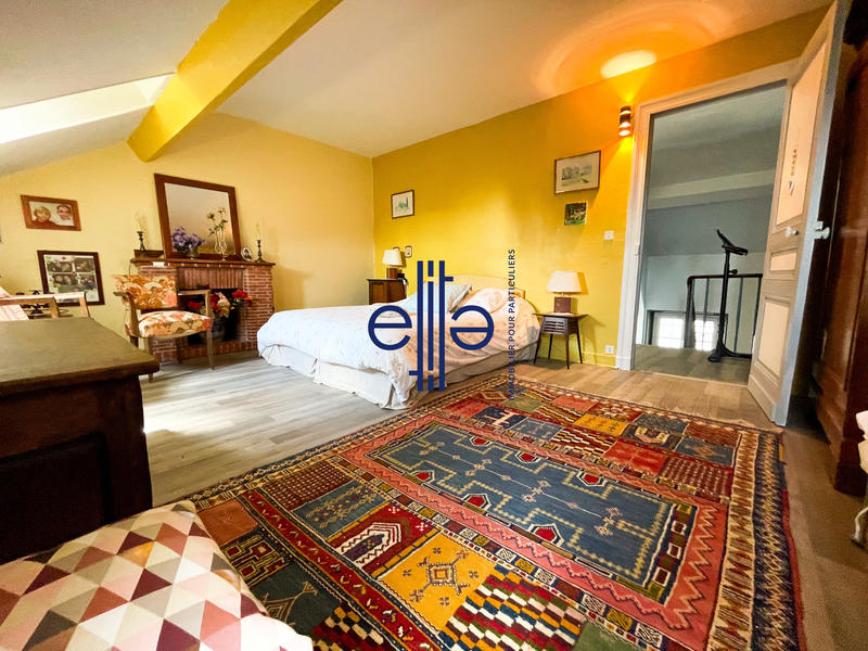 Maison - 278 m² - 10 pièces