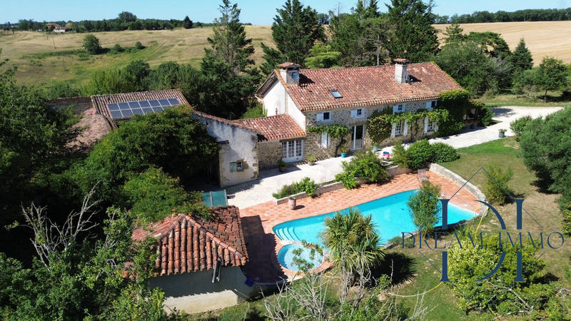 Maison - 308 m² - 5 pièces