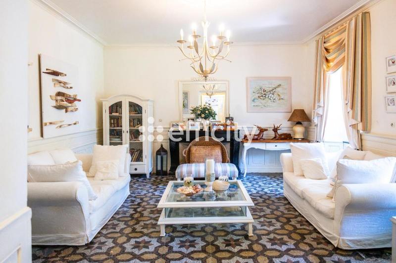 Maison - 277 m² - 12 pièces