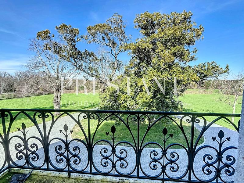 Maison - 655 m² - 14 pièces