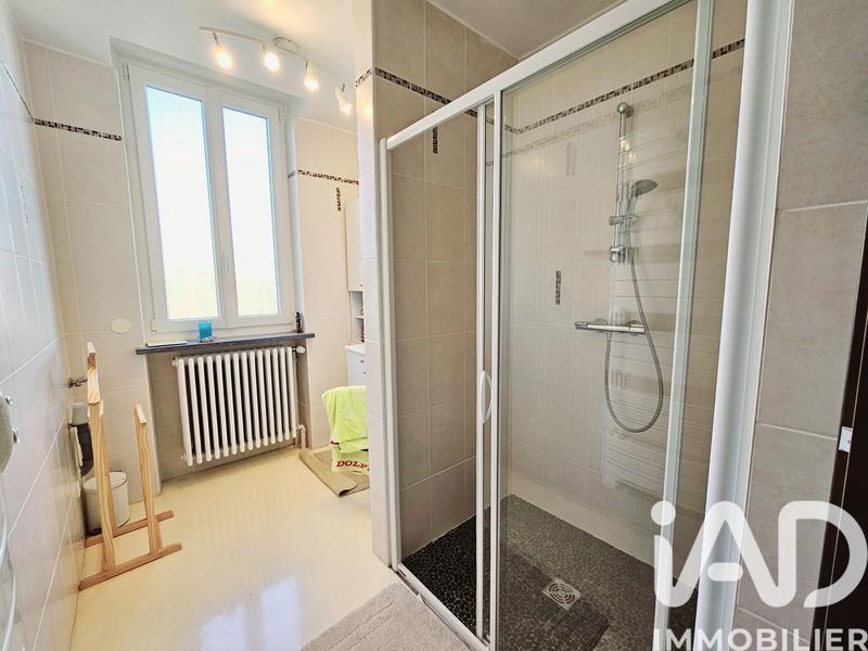 Maison - 238 m² - 11 pièces