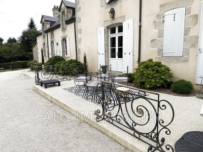 Propriété - 469 m² - 12 pièces