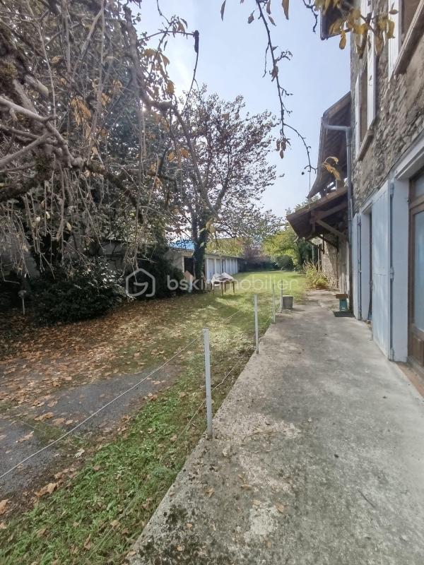 Maison de village - 303 m² - 11 pièces