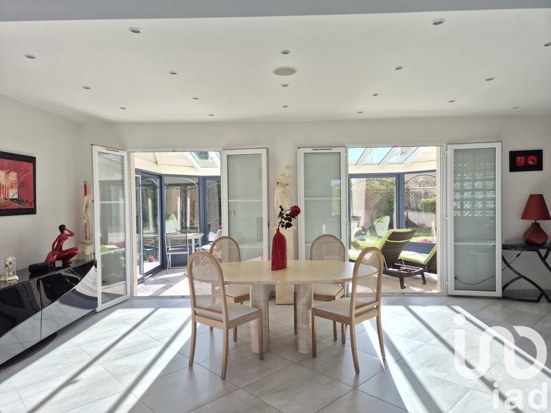 Maison - 300 m² - 8 pièces